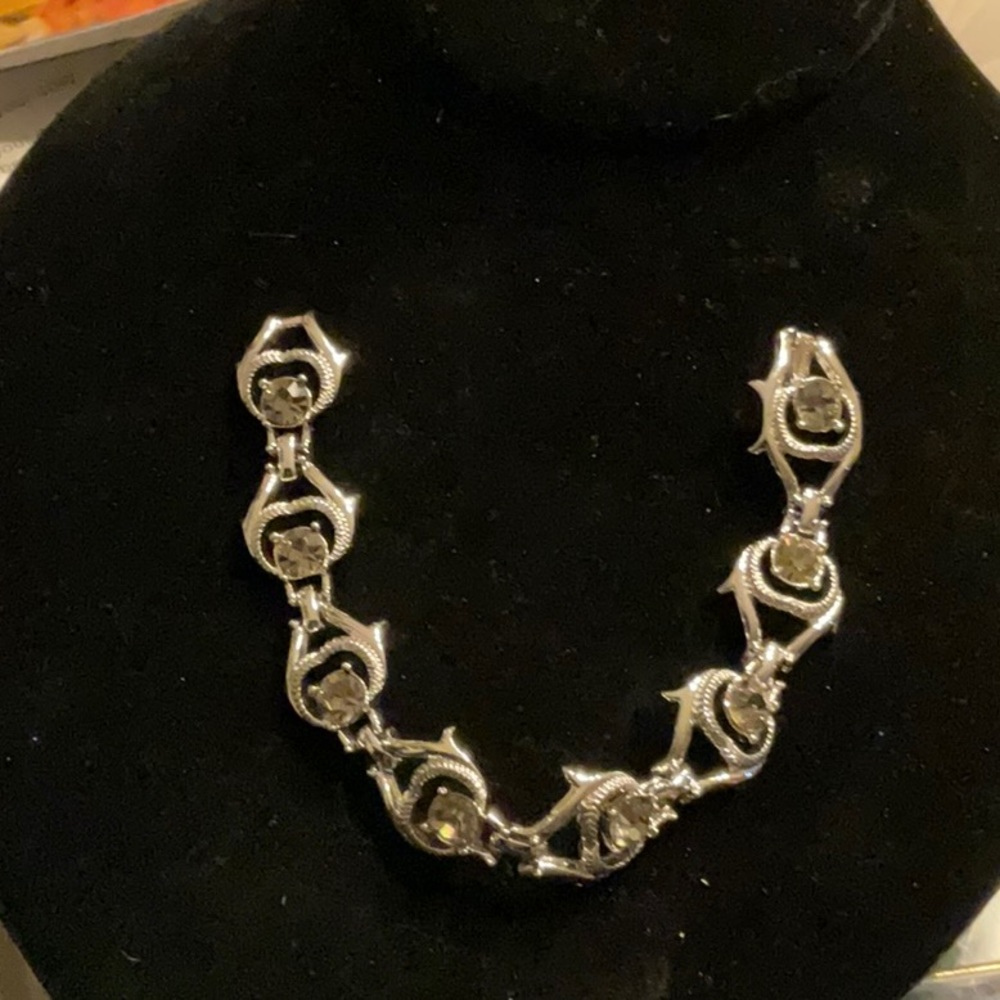 Sarah Coventry Cool Surrender Silver 7” bracelet
